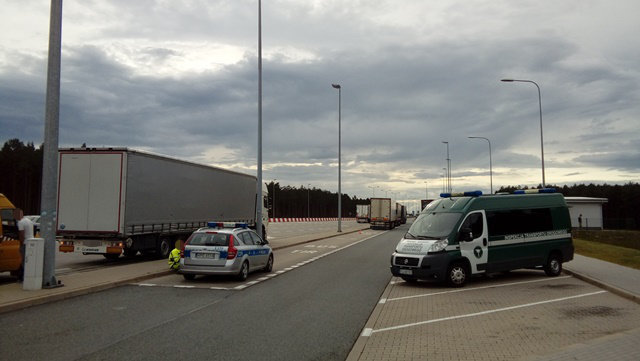 1cf710fd-7898-482c-9f91-1478a6fab032?server=place3